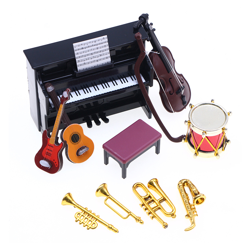 Musical Instrument Manufacturers - 1:12 Dollhouse Miniature เครื่องดนตรีคลาสสิกเปียโนกีตาร์แซ็กโซโฟนชุดเครื่องมือตุ๊กตาตกแต่งฉากชีวิตหน้าแรก